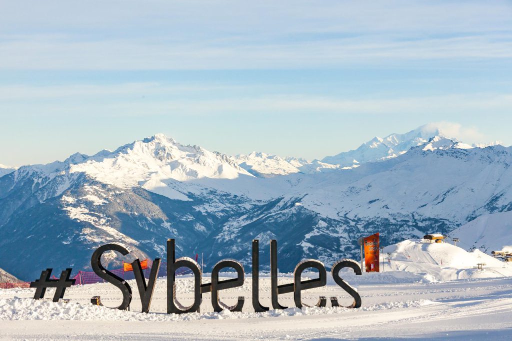 image sommet de la montagne au #Sybelles